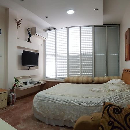 Ezore Yam Apartmens - Elmali'akh St. 4 Bat Yam Bagian luar foto