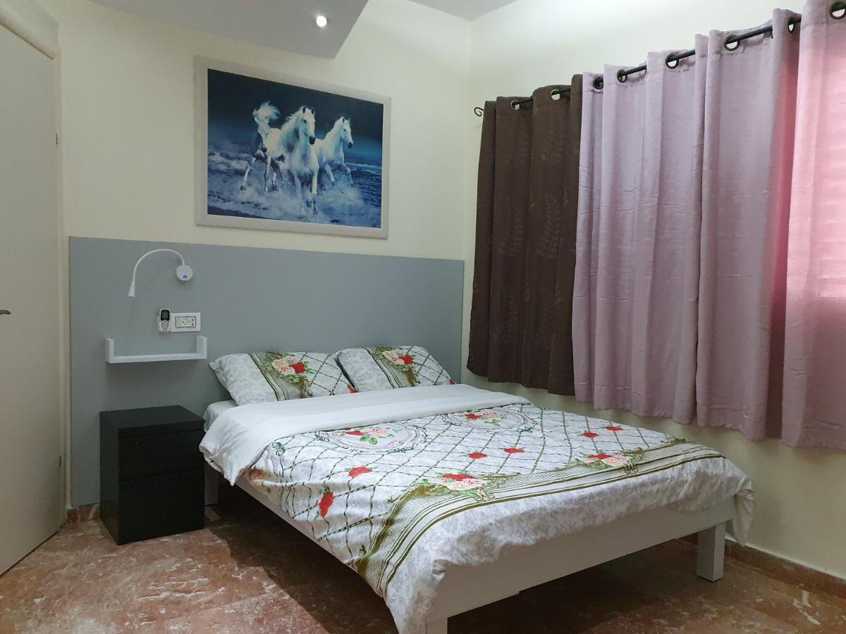 Ezore Yam Apartmens - Elmali'akh St. 4 Bat Yam Bagian luar foto
