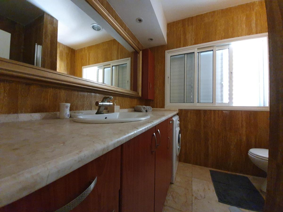 Ezore Yam Apartmens - Elmali'akh St. 4 Bat Yam Bagian luar foto