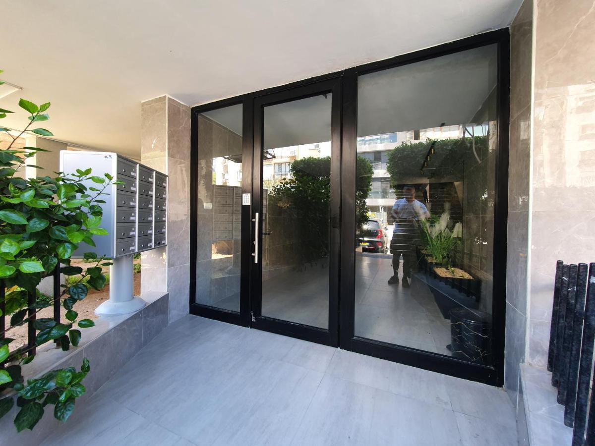 Ezore Yam Apartmens - Elmali'akh St. 4 Bat Yam Bagian luar foto