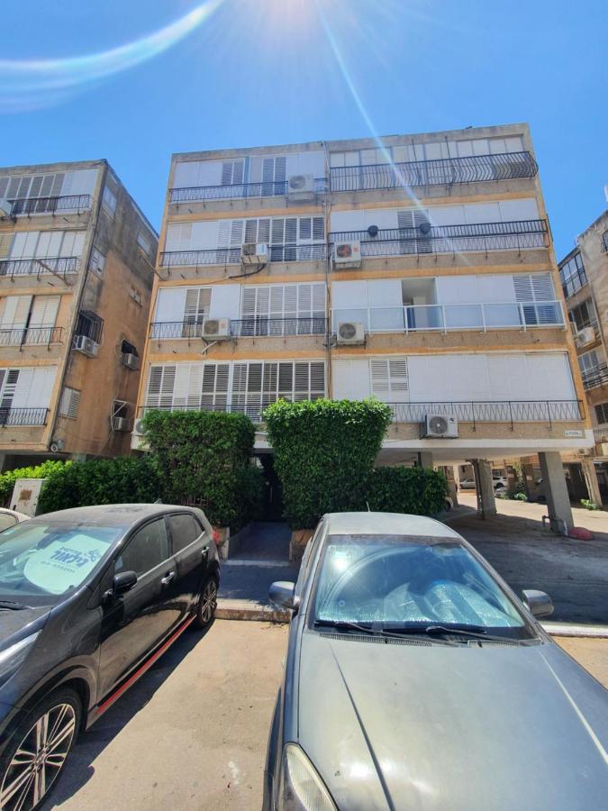 Ezore Yam Apartmens - Elmali'akh St. 4 Bat Yam Bagian luar foto