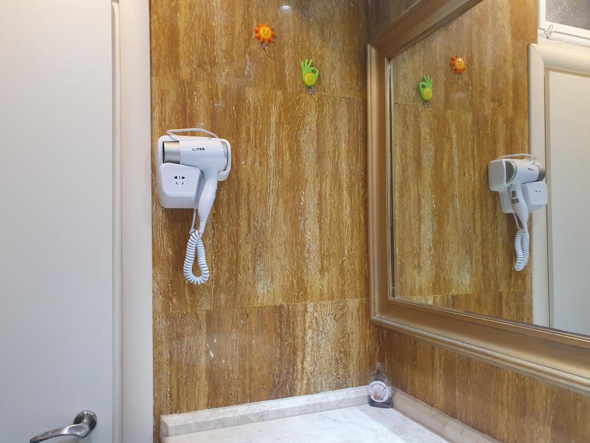 Ezore Yam Apartmens - Elmali'akh St. 4 Bat Yam Bagian luar foto