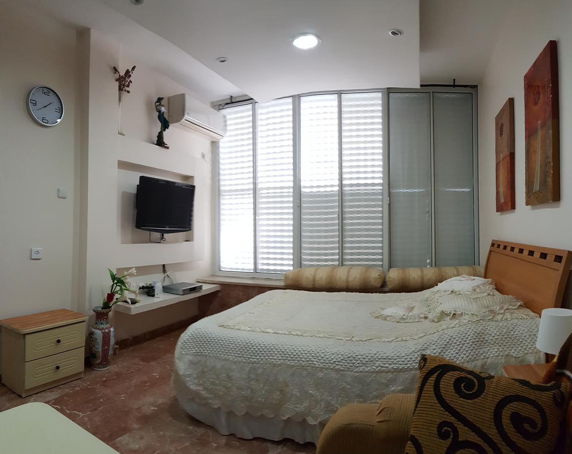 Ezore Yam Apartmens - Elmali'akh St. 4 Bat Yam Bagian luar foto